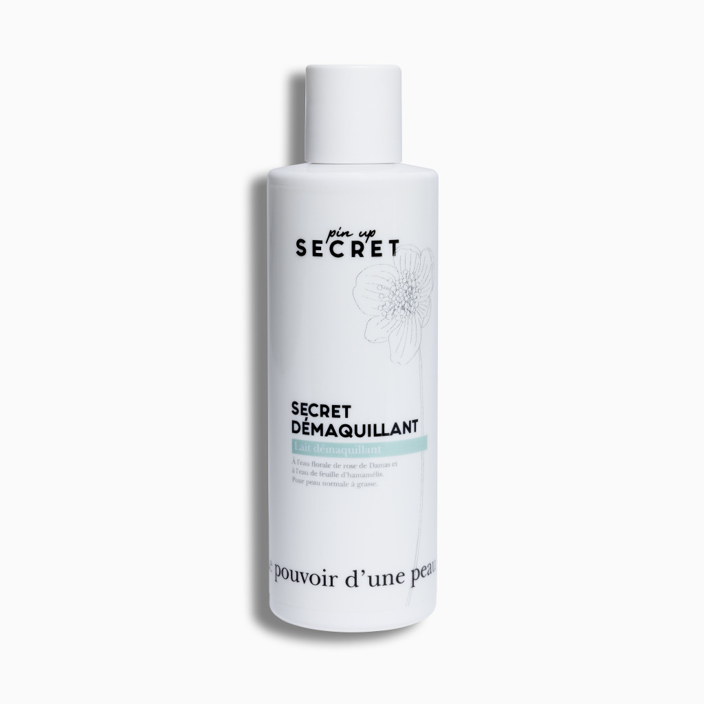 Sophiss,Sophiss Pin up Secret Démaquillant, 200 ml Makiyaj təmizləyici süd,Sophiss Secret Démaquillant kremli və yumşaq süddür. Özünəməxsus və&nbsp; xoş ətir verən Şam qızılgülü çiçək suyu, həmçinin Virciniya hamamelisi&nbsp;yarpağı suyu ilə zənginləşdirilmişdir. Təbii mənşəli bu sular nəmləndirici, sakitləşdirici və təravətləndirici xüsusiyyətlərə malikdir və dərini xarici amillərin zərərli təsirlərindən qoruyur. Secret Démaquillant makiyajı və çirkləri effektiv və yumşaq bir şəkildə təmizləyir. Dərinizi qoruyaraq sizə rahatlıq hissi bəxş edir.

&nbsp;

İstifadə qaydası:
Təmizləyici südü üzün, gözlərin və boyunun bütün səthinə dairəvi masajla tətbiq edin, sonra pambıq disklə təmizləyin.

&nbsp;

Xəbərdarlıq:
Bu məhsul yalnız təyinatı üzrə və təlimatlara uyğun istifadə edilməlidir!&nbsp;
Udmayın!
Uşaqlardan uzaq tutun!&nbsp;
Gözlə təmasda olduqda, su ilə yaxşıca yuyun!&nbsp;
Tərkiblərdən hər hansı birinə həssaslığınız varsa istifadə etməyin!&nbsp;
Qıcıqlanma halında məhsuldan istifadəni dayandırın!..